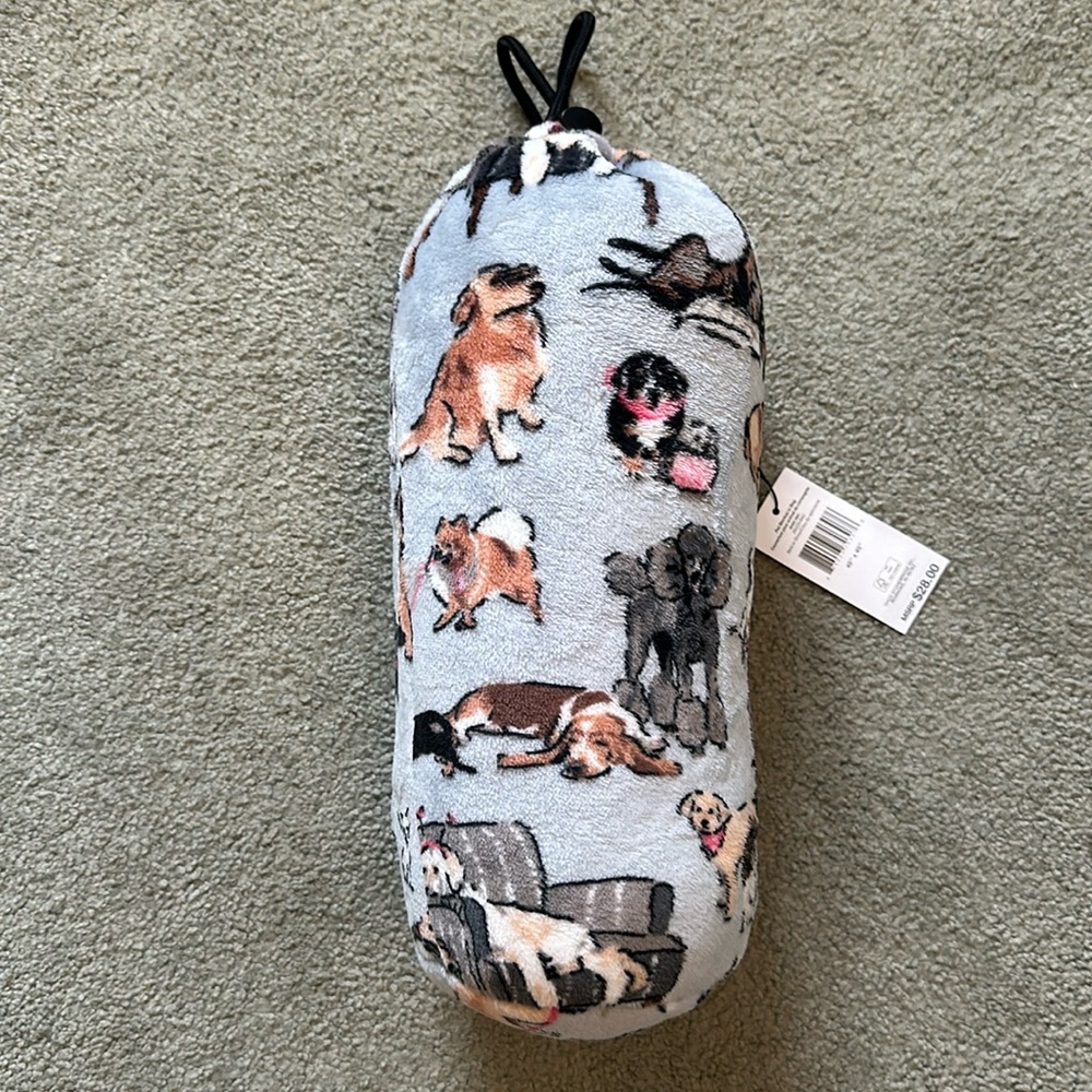 VERA BRADLEY - dog print blanket in drawstring carry pouch. TAG ON
